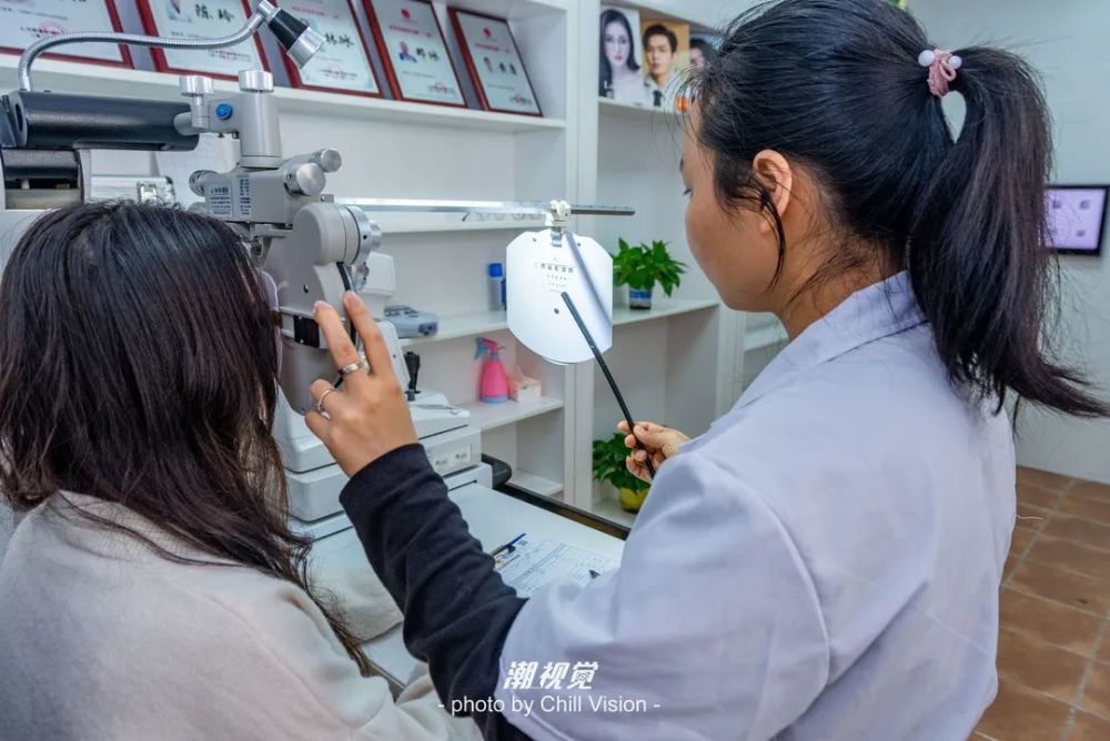 三级视功能检查色觉检查通过各项测试之后,验光师会不断帮你试换镜片