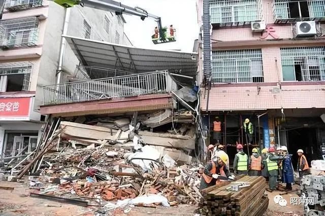 昭萍邻里丨长沙警方通报自建房倒塌事故房主设计施工负责人等9人被