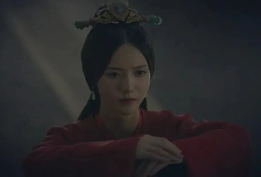 三国美女甄宓被曹丕赐死下葬时为何被发遮面以糠塞口