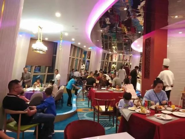 218音乐旋转餐厅自助餐"免费吃"吃在曲靖218吃,住,游,购,娱,健 应有尽