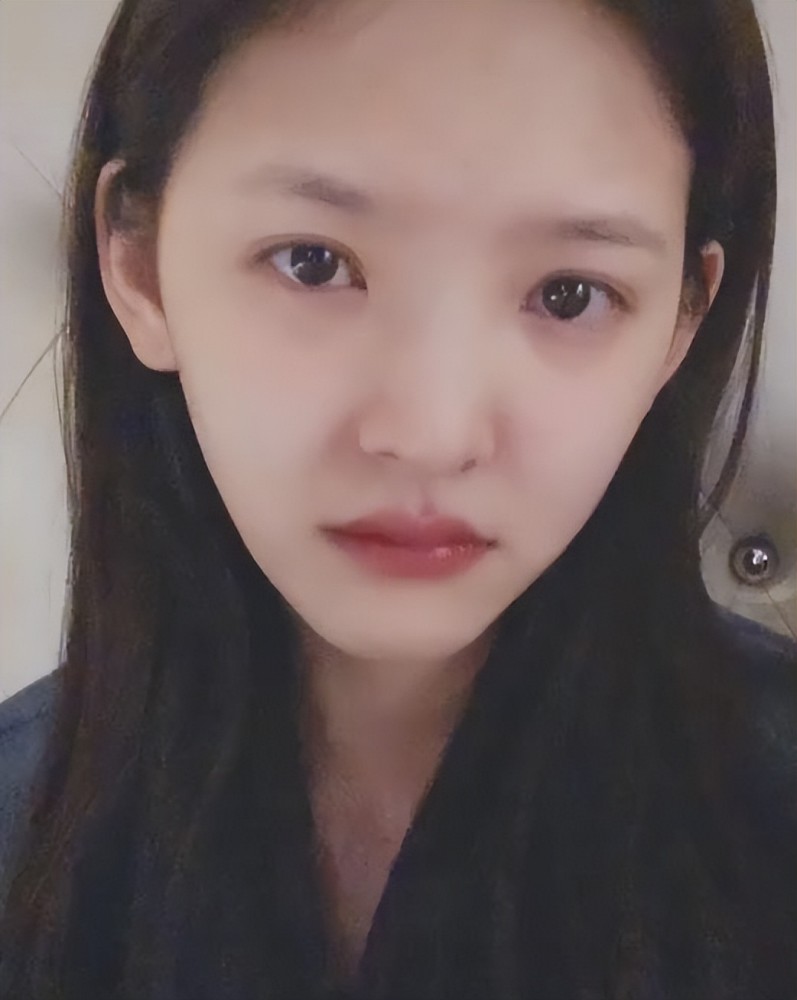 艰难长女章若楠:出道5年仍买不起老家的房,一家6