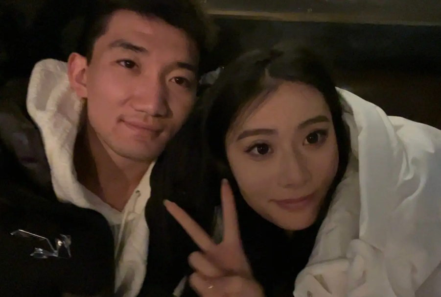 分手,杨诗尹的身材很不错,这也是郭艾伦和孙铭徽能够同时看中的原因