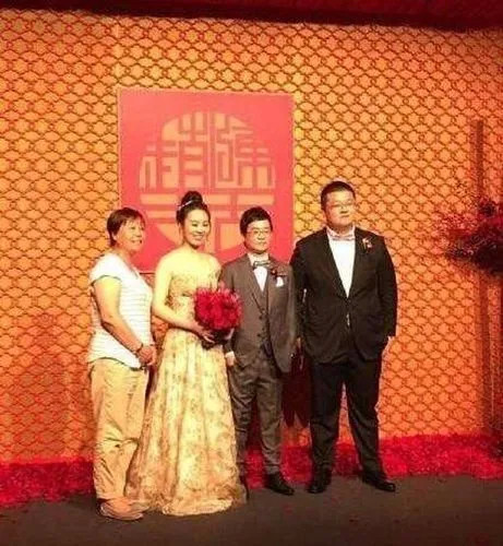 右二为赵老哥终于,不负有心人,机会来了,股吧举办了一场实盘比赛,而后