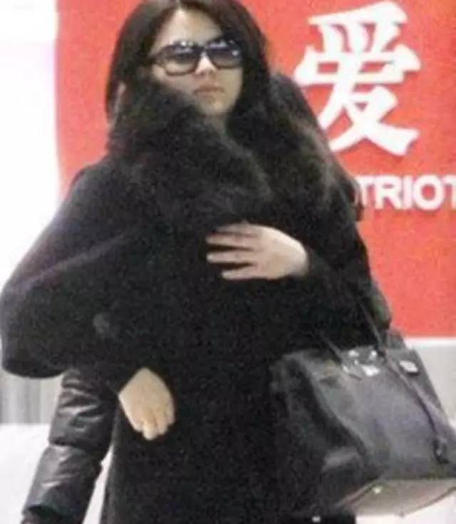 李湘一个月伙食费7万算什么,她买爱马仕包包都