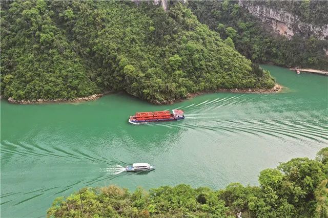 流经善感,鹿角,双龙,新田,石盘,万足六个乡镇