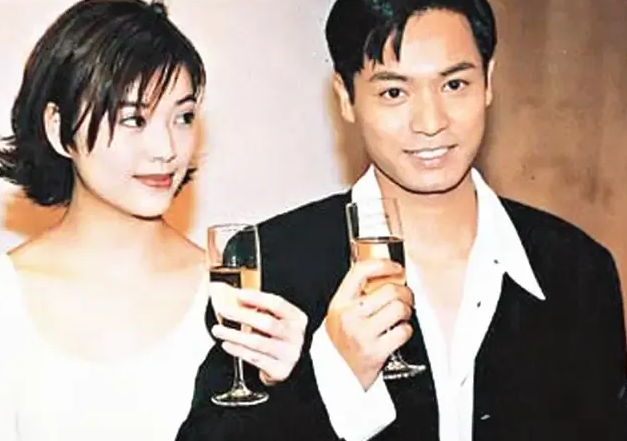 1994年贫穷的郭晋安向女友刘小慧求婚刘小慧告诉郭晋安我是不婚主义者