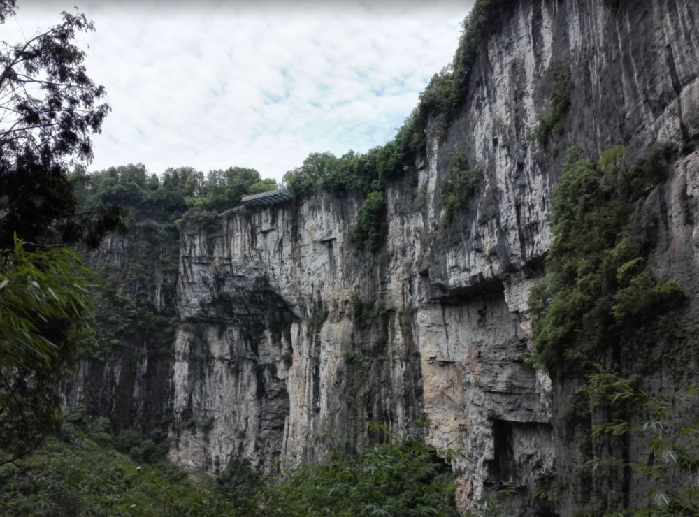 去武隆的最佳旅游时间是每年的四五月份和九十月份,这个时候重庆气温