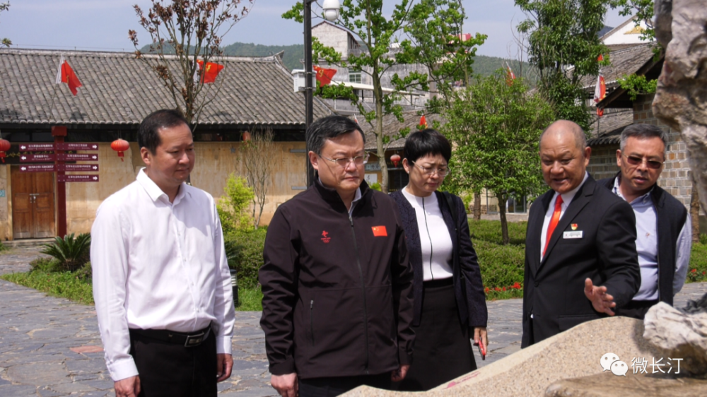 张荣一行还察看了长汀国家历史文化名城建设等情况.