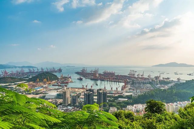 蛇口港据悉,云浮新港出口货物有五成以上转关至深圳西部码头出口.