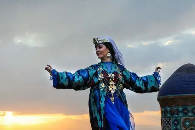 乌兹别克人和维吾尔族是同一个民族吗?乌兹别克斯坦有维吾尔族吗