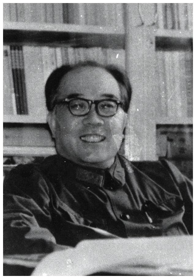 这段经历让魏巍感触很深,李景湖这个通讯科长的多项事迹也被魏巍写了