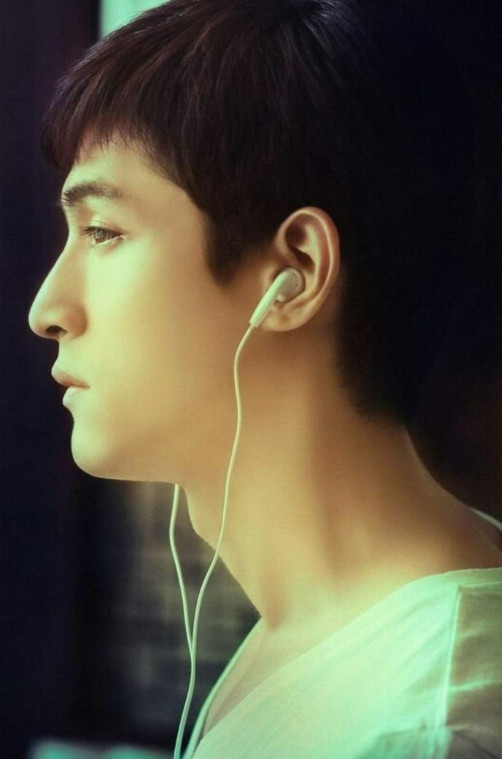 鹿晗胡歌杨洋 眼含秋水让人欲罢不能