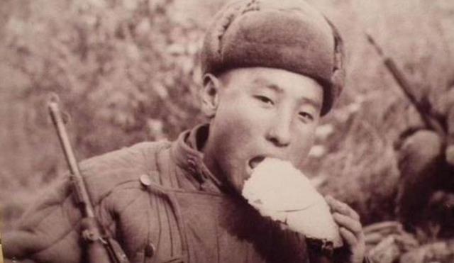 志愿军吃了美军罐头后出现中毒现象军医解释太久没吃肉所致