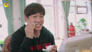 唐艺昕，快教教张若昀画画眉毛吧！