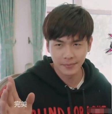 唐艺昕，快教教张若昀画画眉毛吧！