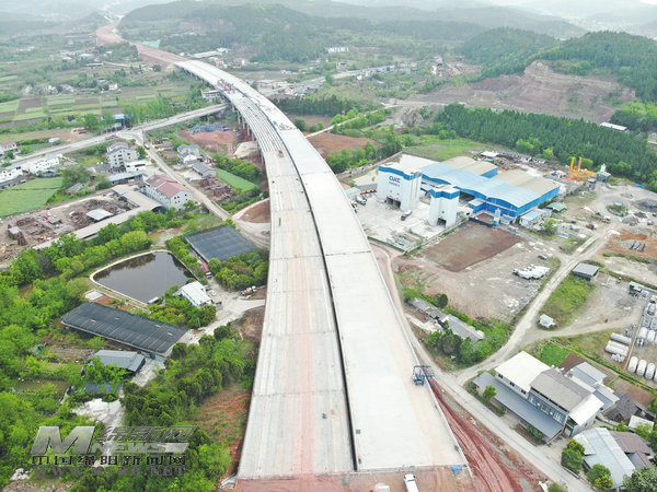 成绵苍巴高速跨绵盐路大桥双幅贯通|成绵苍巴高速公路|中铁二十三局