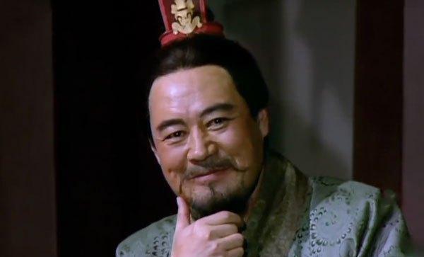当了一个南郡太守镇守江陵,关羽一向轻视糜芳和傅士仁等人
