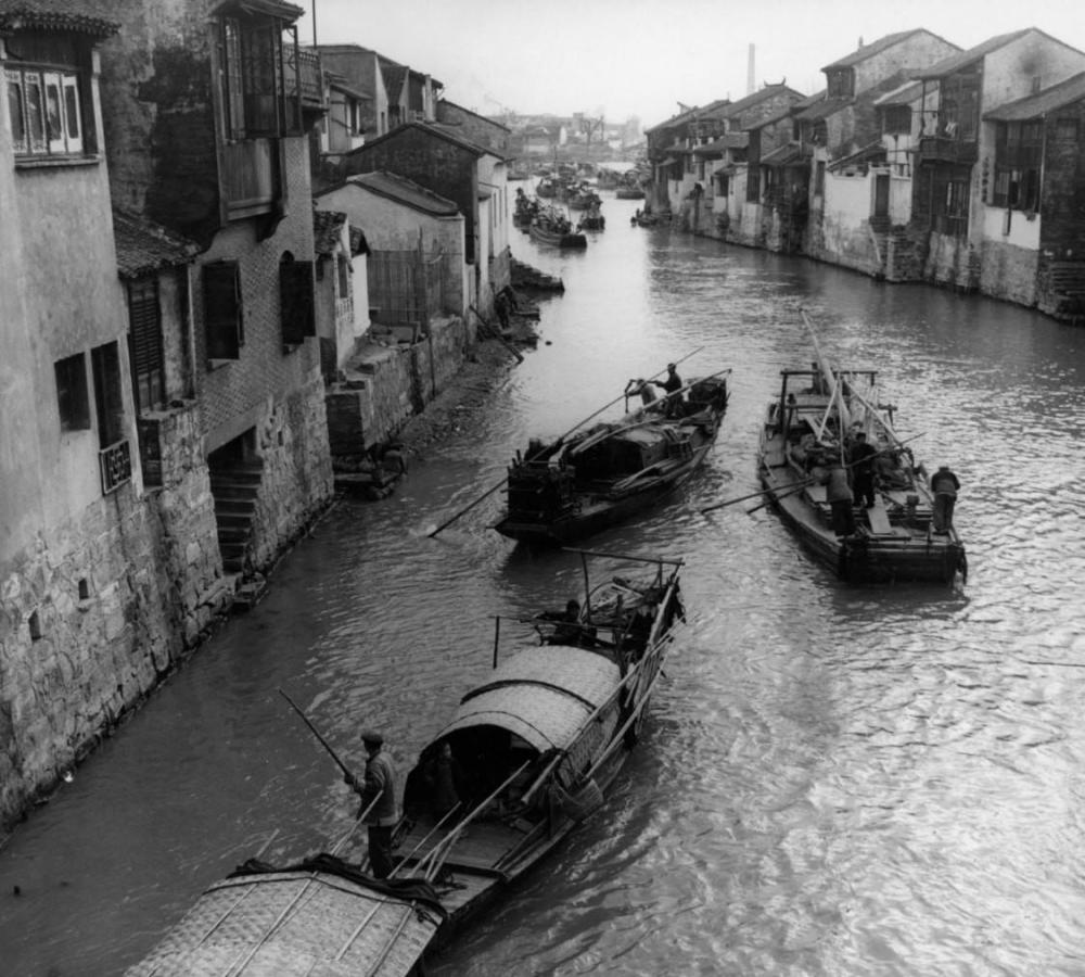 老照片1955年江苏无锡运河上的船只来来往往