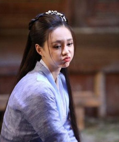 热巴和沈梦辰仅差2岁 气质却差别太大