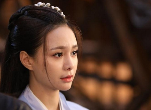 热巴和沈梦辰仅差2岁 气质却差别太大