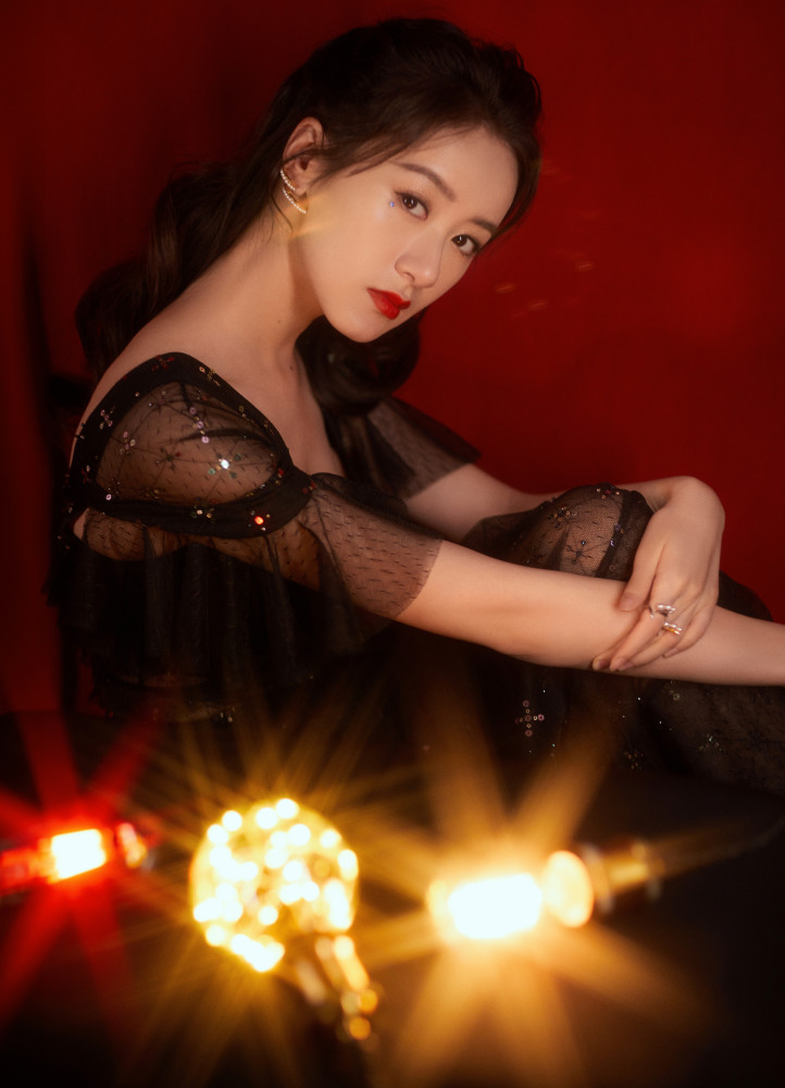 袁冰妍写真一袭黑裙性感优雅香艳迷人