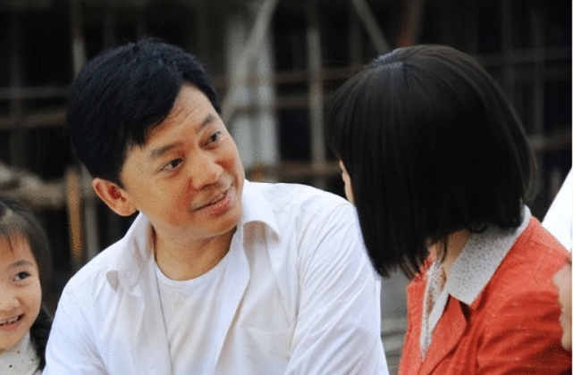 国家一级演员何政军,隐藏28年的妻子是她,难怪一直零