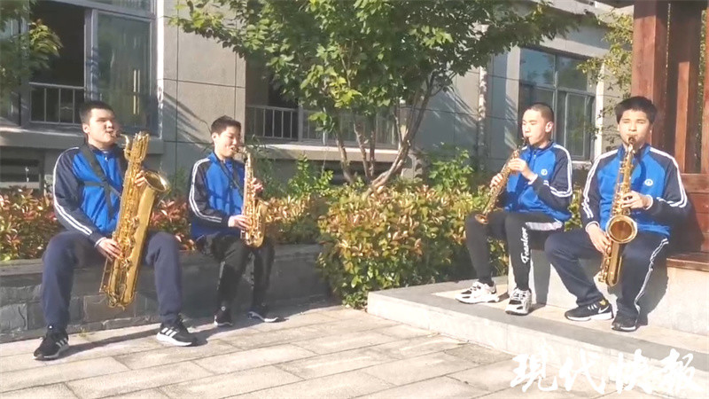 四名同学在演奏萨克斯四重奏陈祉旭是扬州市特殊教育学校盲高二年级