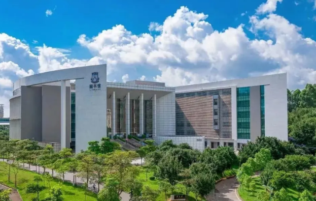 华南师范大学始建于1933年,前身是广东省立勷勤大学师范学院.