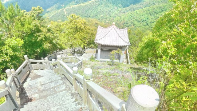 惠州惠东县谭公祖庙九龙峰,线路全是台阶的山,顶峰树挡住了美景