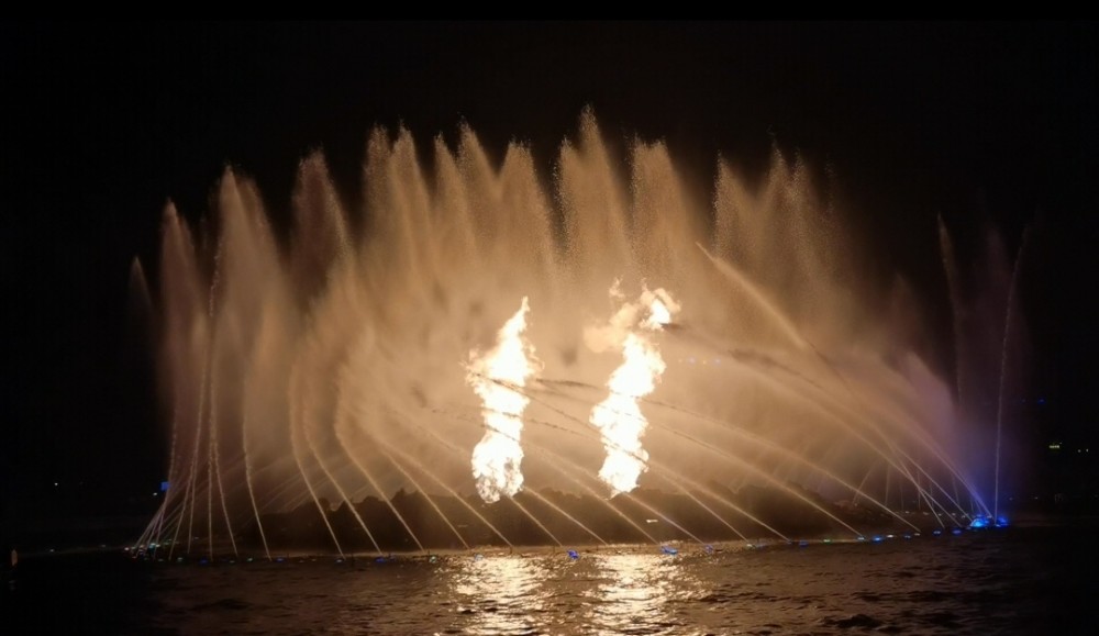 珠海长隆海洋王国之烟花汇演水与火的碰撞音乐喷泉