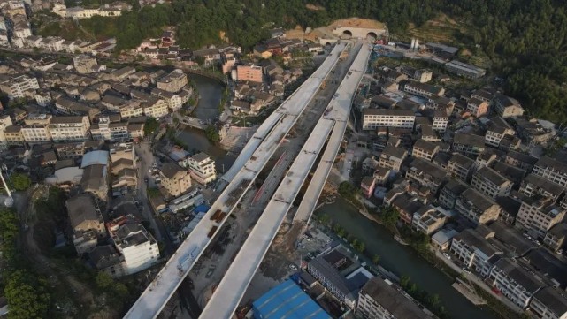 瓯海大道西延三期工程起于瞿溪环岛,与现瓯海大道相接,终点位于泽雅镇