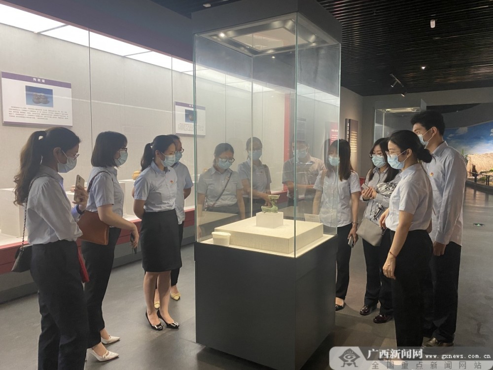 郵儲銀行玉林市分行共青團開展主題團日活動(圖2)