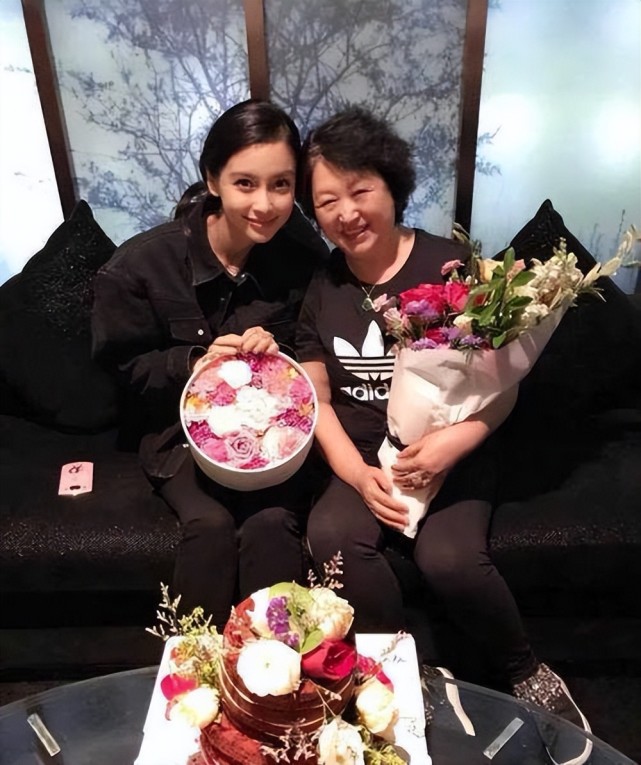 黄晓明离婚,挽救过儿子的婚姻,母亲张素霞的心最痛,你知道吗?