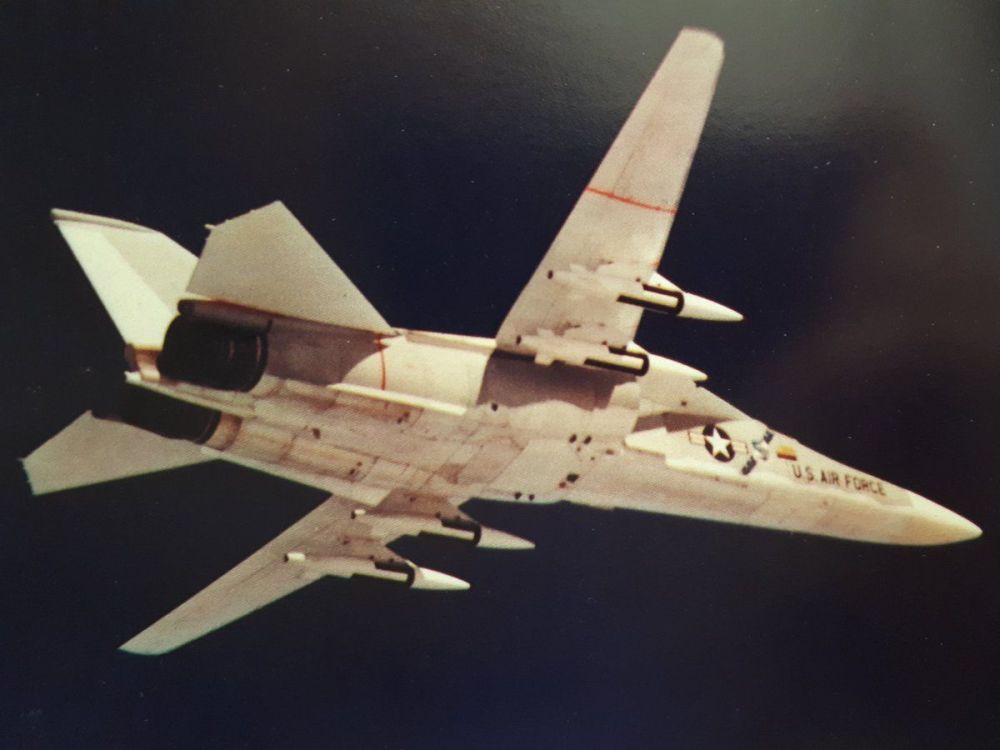 f-111及其电子战改进型ef-111"渡鸦"都在1998年退出了美国空军现役