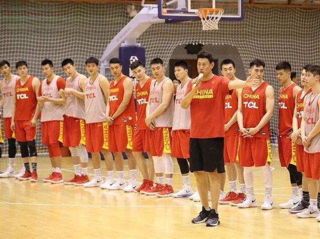 周鹏还在恢复周期,男篮一哥易建联和辽宁男篮韩德君因年龄原因缺席