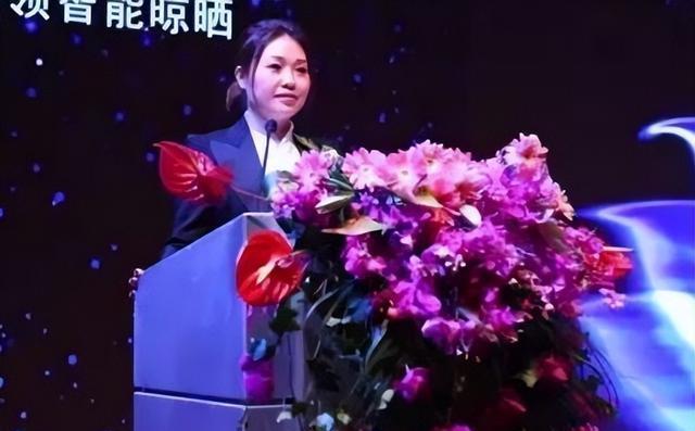 广东揭阳女首富王妙玉发家史,和丈夫一起白手起家,如今身价90亿