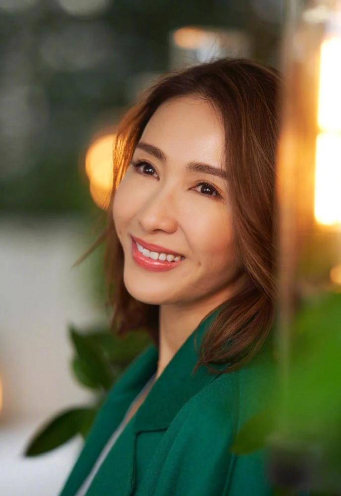 女人在年轻时做对了让你越老越有气质做对4件事你也可以像黎姿一样