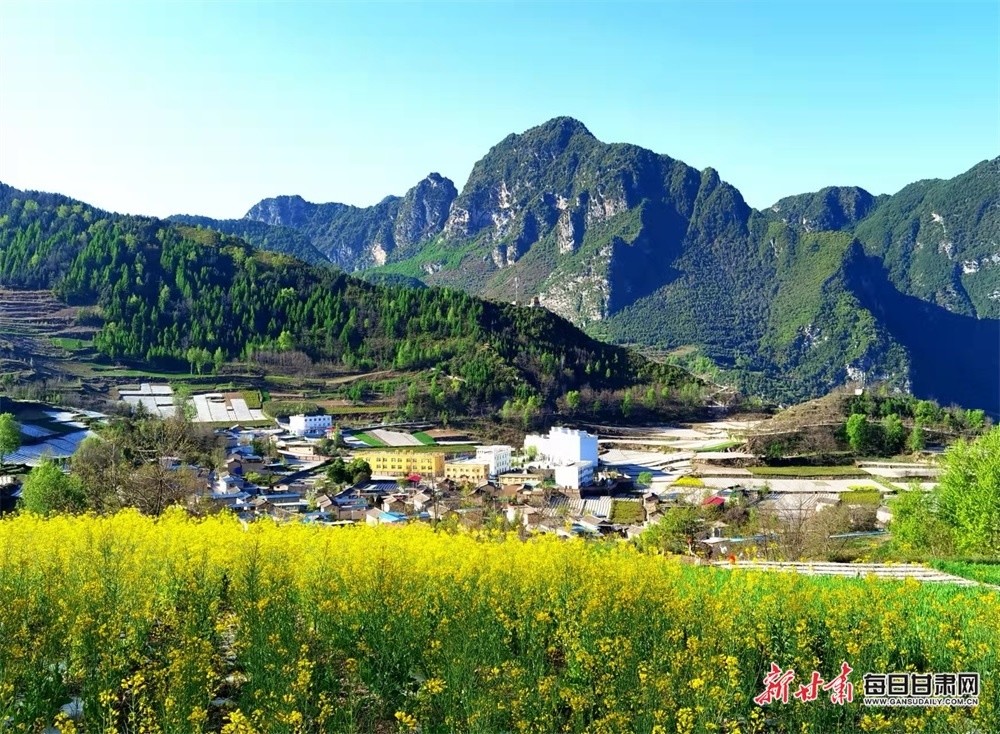 礼县贾胡村鸡嘴山的美藏不住了