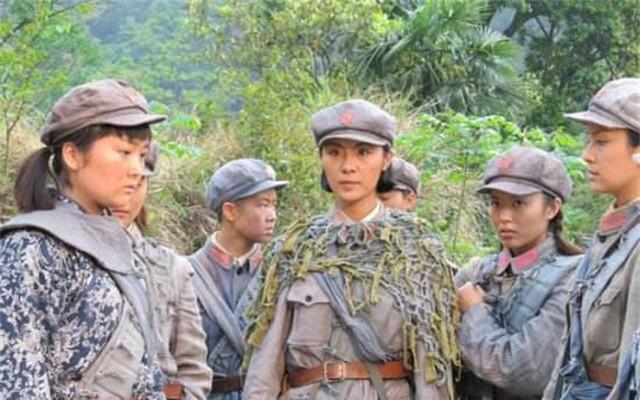 马家军残部被全灭匪巢中救出21名妇女痛哭咱们是西路军女兵