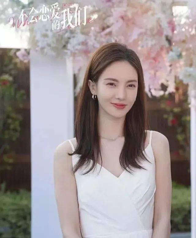 脸歪鼻子歪嘴巴歪这7位明星长相不端正依旧很美