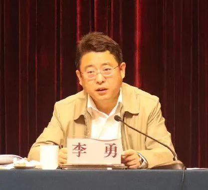 县委书记李勇同志作重要讲话微山一中,县第三实验中学,县第二实验小学