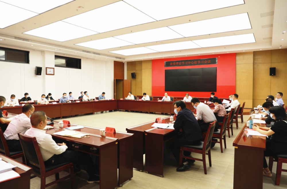 县委书记蓝贤林主持会议并讲话,他强调:要弘扬寻乌调查唯实求真精神