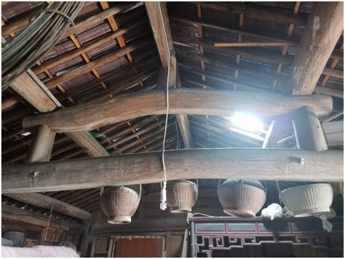 3 建筑天井整体构架为抬梁穿斗结合式,后楼梁架为五架梁前双步后三步