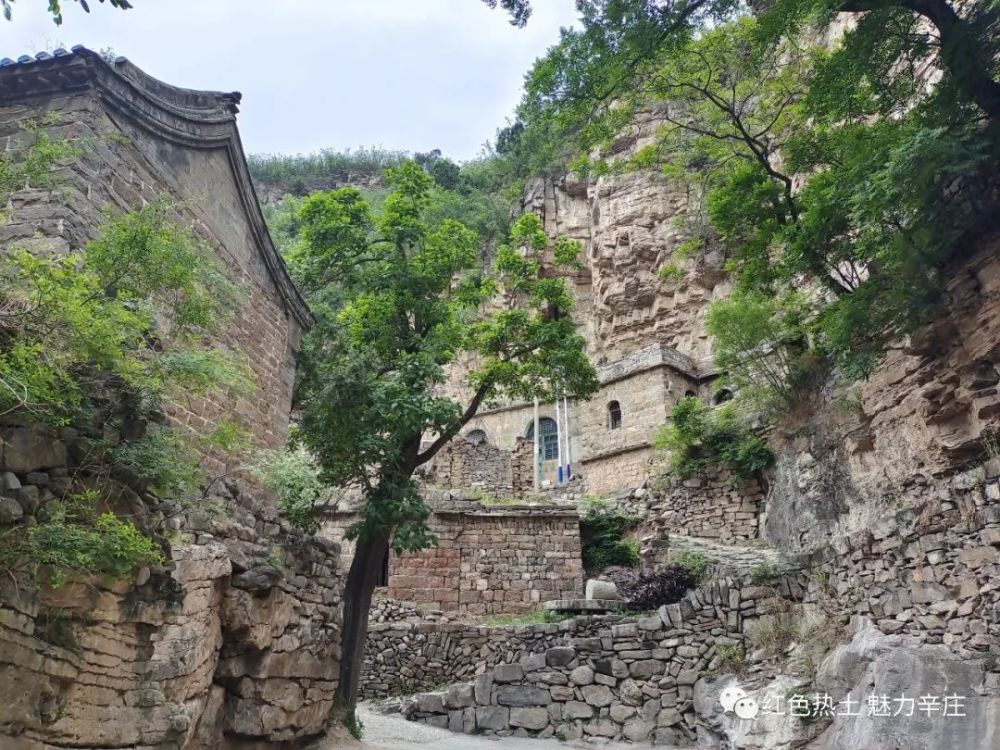 过了井陉凉沟桥这里还有一个叫小切的美丽小山村