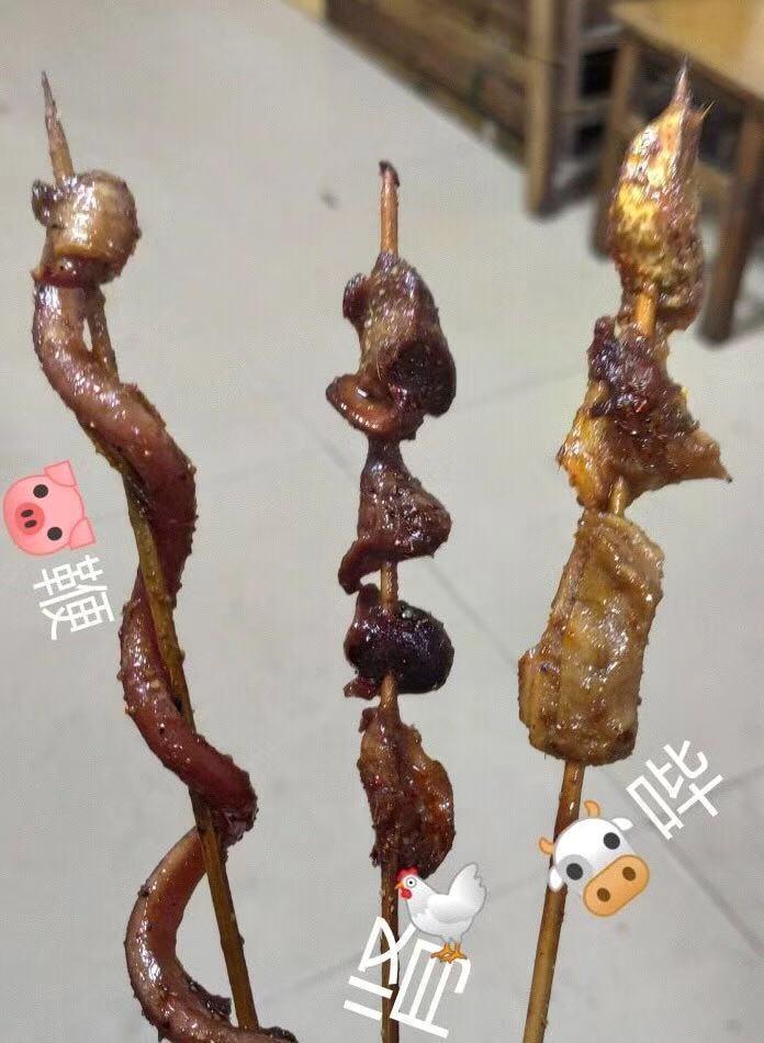 重头戏来了—烤牛欢喜,牛欢喜就是母牛的生殖器官,其实如果你不知道