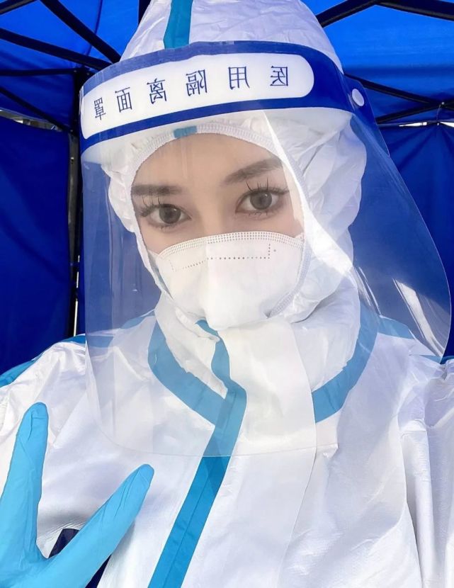 小姐姐图片:口罩和防护服都挡不住的美!