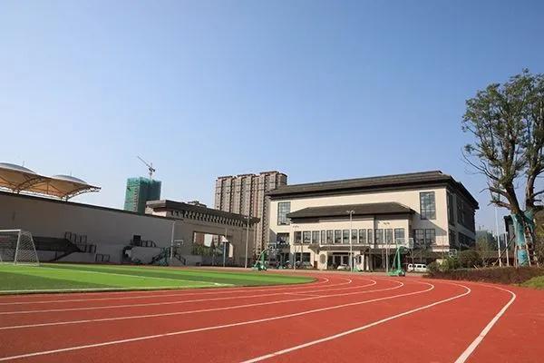 根据规范办学通知,湖师大附属德山学校更名为常德市德善学校