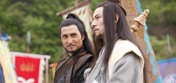 为了方便后文都称为徐茂公)等人一起投靠了聚众造反的翟让,在瓦岗