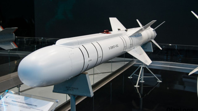 俄罗斯战术导弹武器公司展出的kh-38me空地导弹