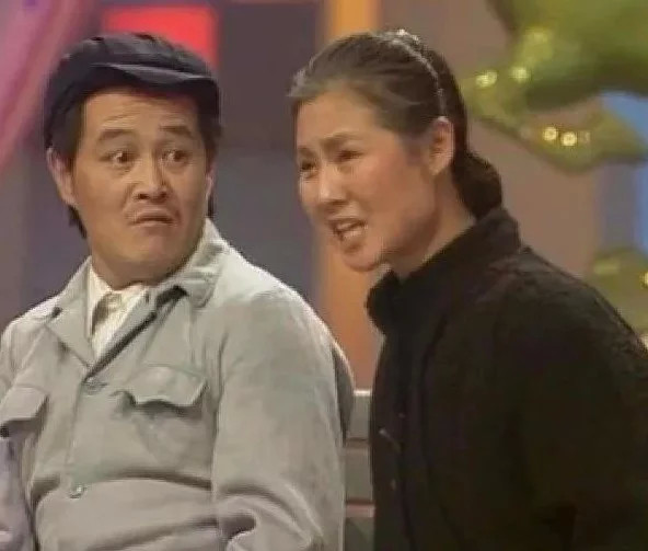 30年前赵本山走红后抛弃农民妻子葛淑珍如今的她过得怎样了